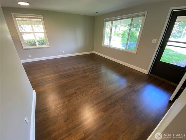 Building Photo - 2bd/1ba Seatac Home