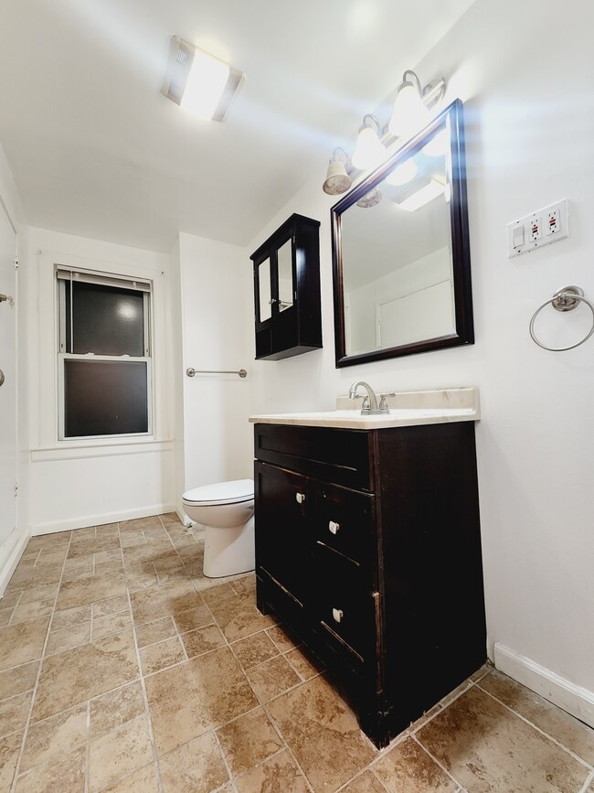 Unit 2 - 38 Warner Ave