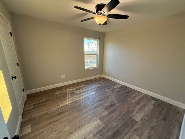 Building Photo - 113 W Lewis St