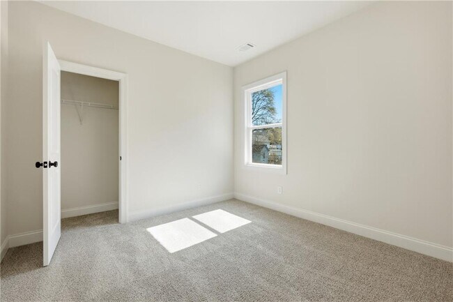 Building Photo - 120 Poplar St