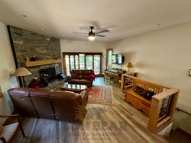 Building Photo - Beautiful Home on the Creek in Glenrock! - Summer pool in complex!