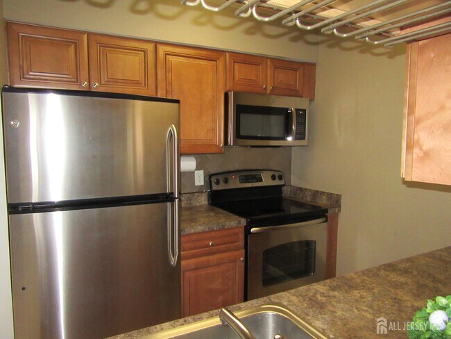 Building Photo - 1608 Ravens Crest Dr