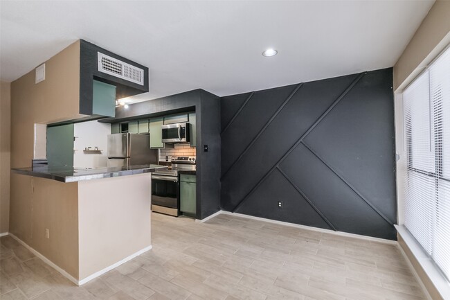 Building Photo - 6633 W Airport Blvd