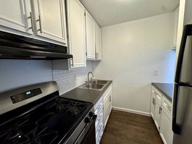 Building Photo - 600 E McKinley Rd