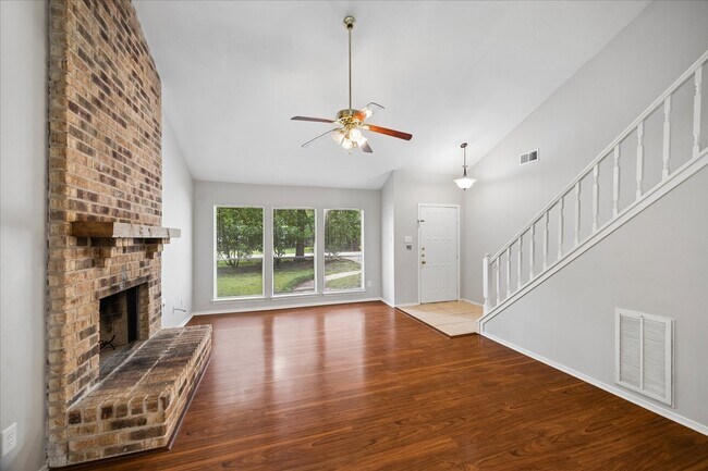 Building Photo - 2 Goldthread Ct