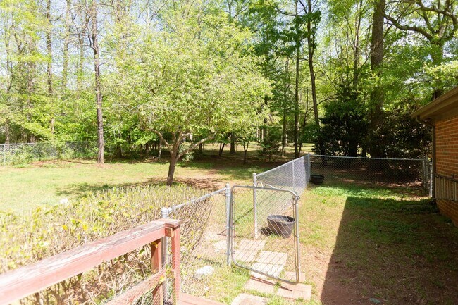 Building Photo - Available 3/2 house in Green Acres!