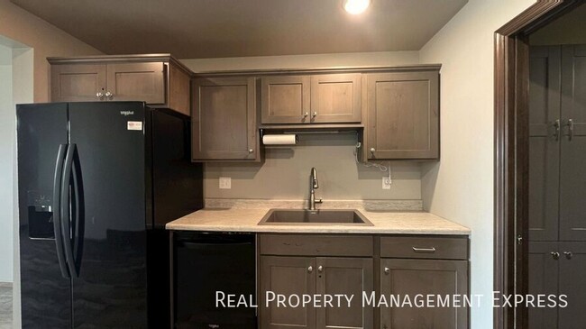 Building Photo - Modern 3 Bed, 2.5 Bath with Loft | Located...