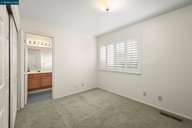 Building Photo - 52 Garden View Ln