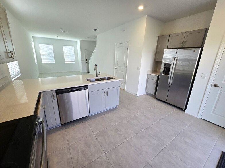 Building Photo - 2878 Skyline Lp
