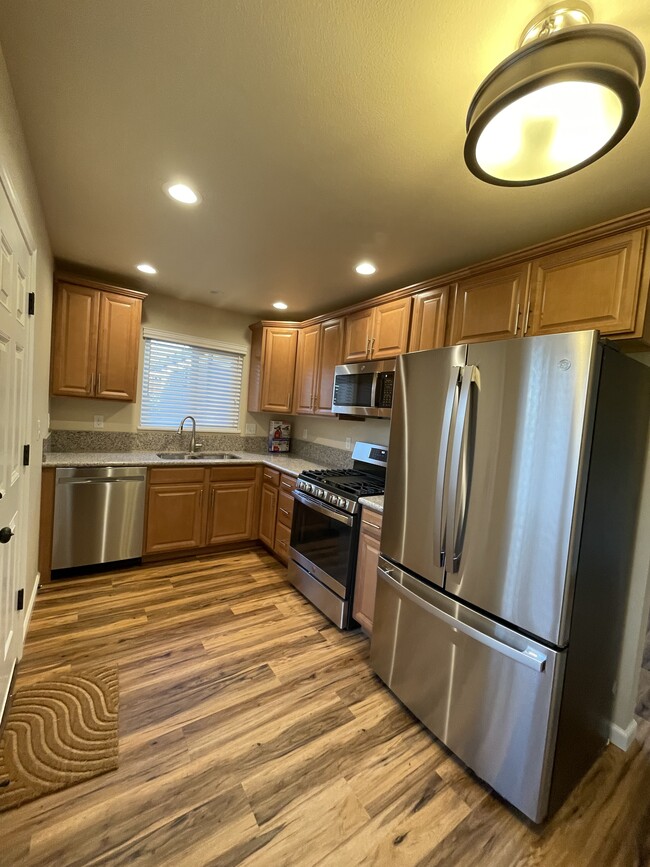 Kitchen - 1311 Kirman Ave