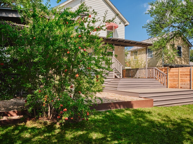 Building Photo - 1705 W 11th St