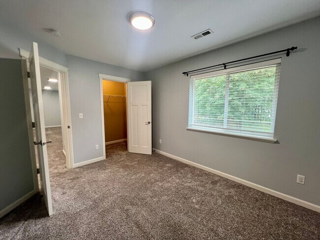 Building Photo - Beautiful 5 Bedroom Home