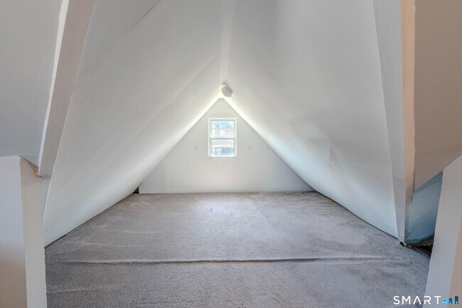 Building Photo - 2 Maplewood Terrace