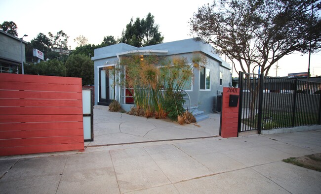 Primary Photo - 2601 Silver Lake Blvd