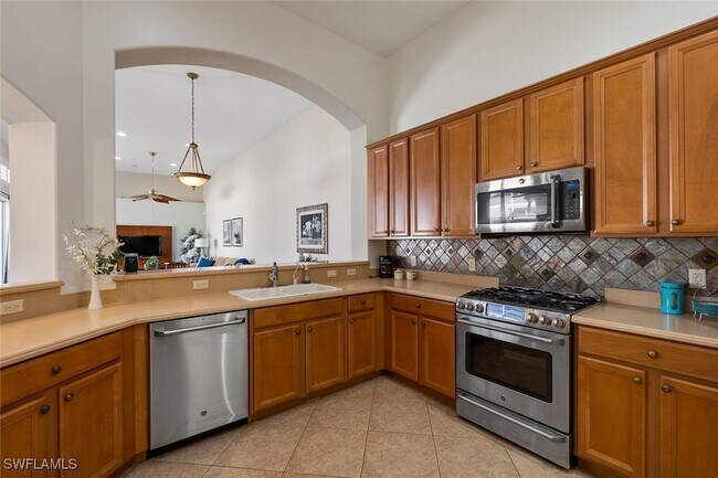Building Photo - 1757 Tarpon Bay Dr S