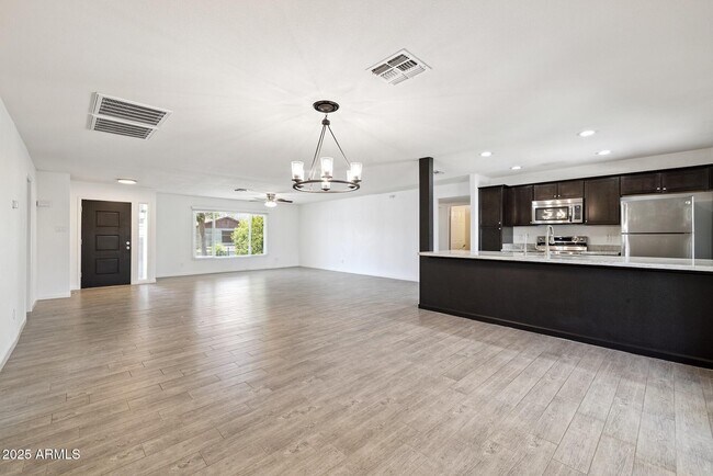 Building Photo - 4613 S Rita Ln