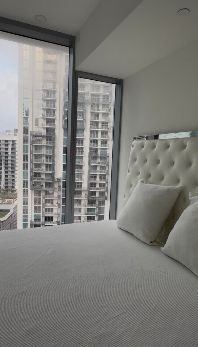 Building Photo - 300 Biscayne Blvd Way