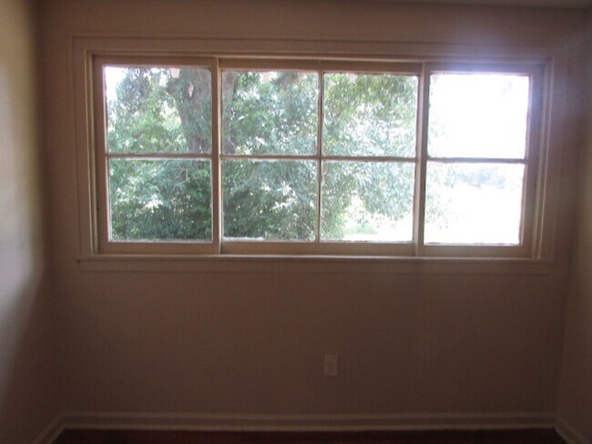 Building Photo - 123 Dixie Dr