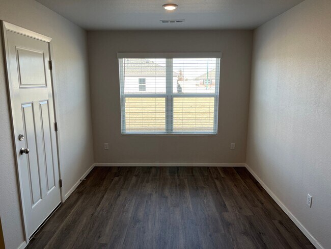 Building Photo - Beautiful 3 Bed, 2 Bath Home in Somerset – Pre-Leasing Now!