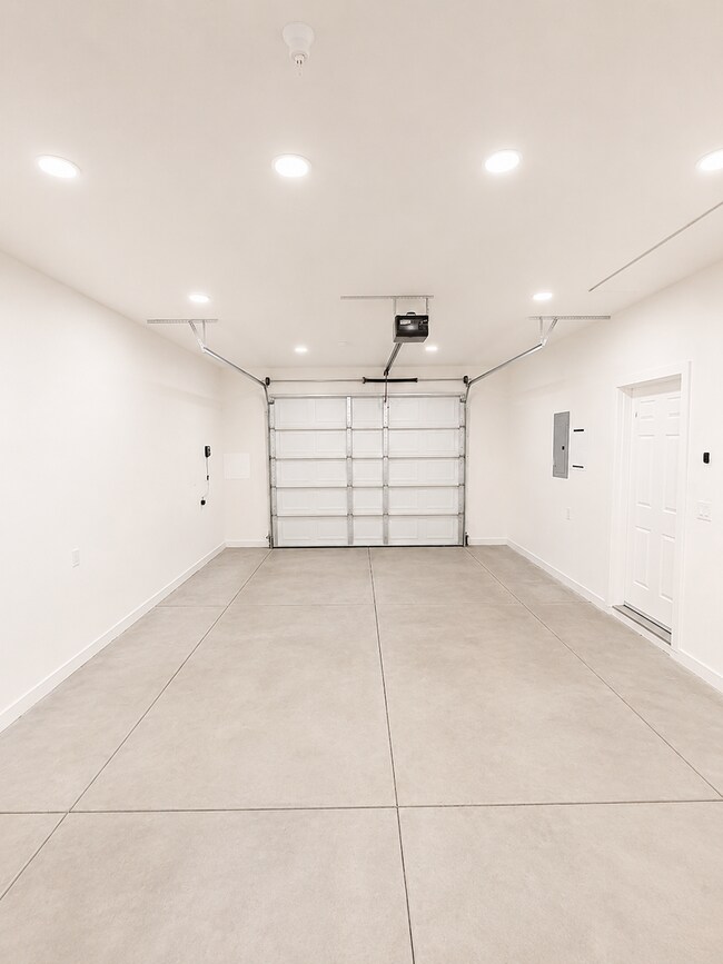 Building Photo - Paradise Home on Cul-de-Sac – Tall Ceilings, Designer Finishes & Upgraded Garage