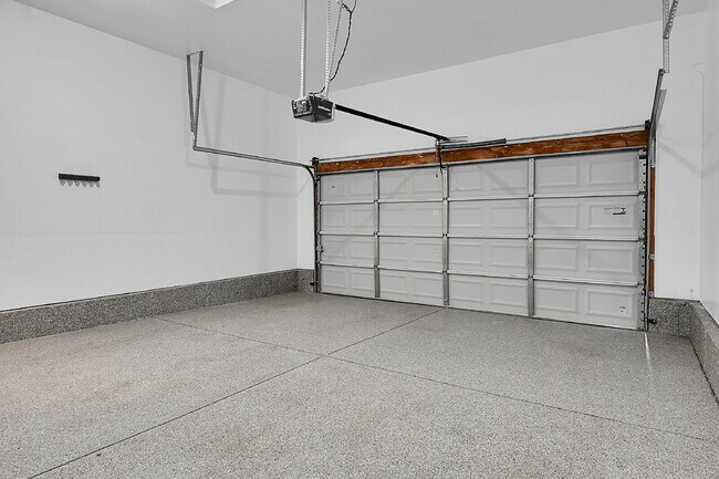 Building Photo - $2,650 - 4 Bed, 2.5 Bath Home with Fenced ...