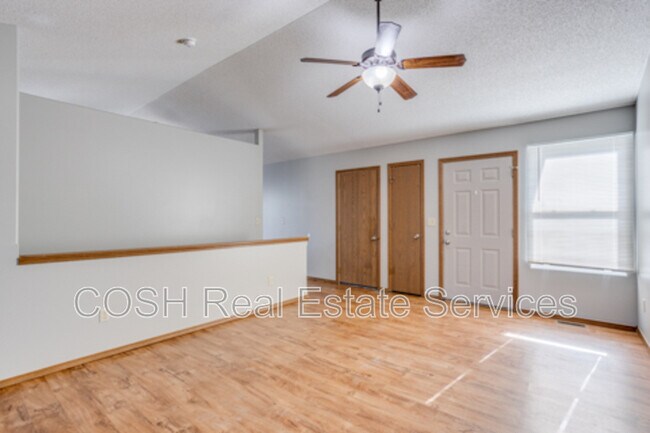 Building Photo - 1008 E Karla Ct