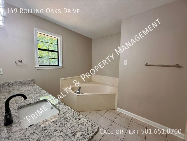 Building Photo - 149 Rolling Oaks Dr