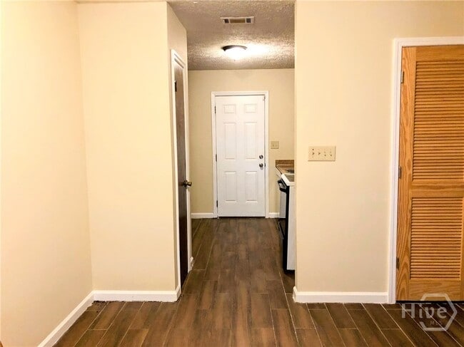 Building Photo - 408 Lexington Heights