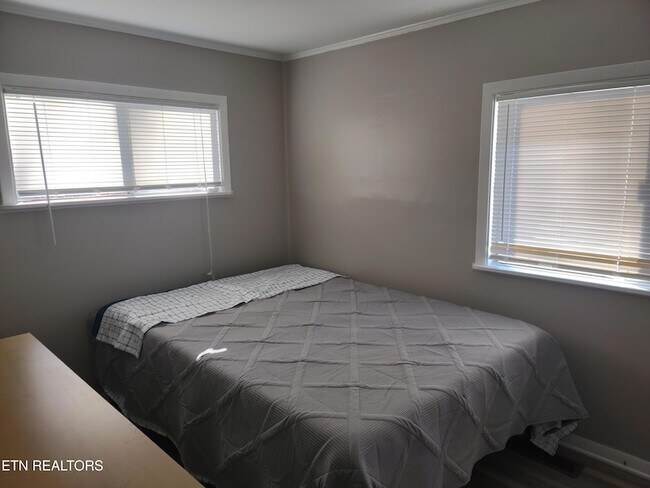 Building Photo - 757 W Outer Dr