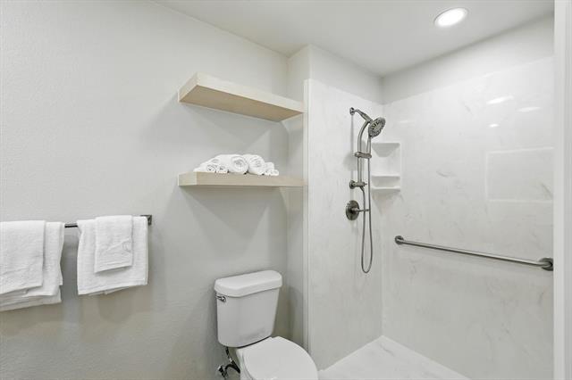 Building Photo - 3901 Montecito Dr
