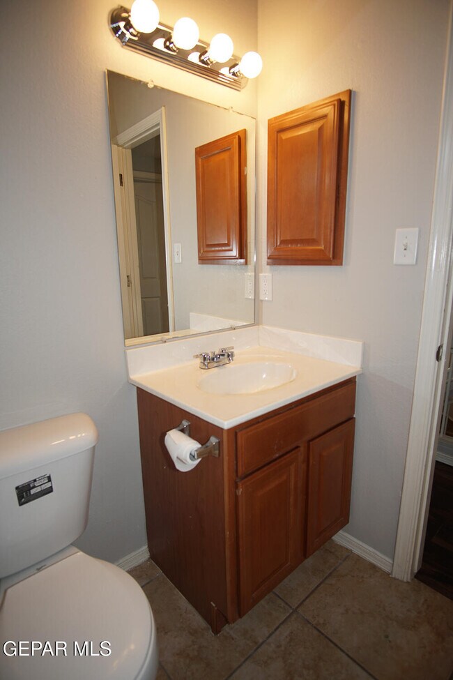 Building Photo - 10932 Acoma St