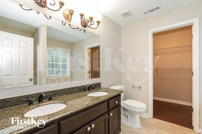 Building Photo - 3881 Berkshire Ridge Dr