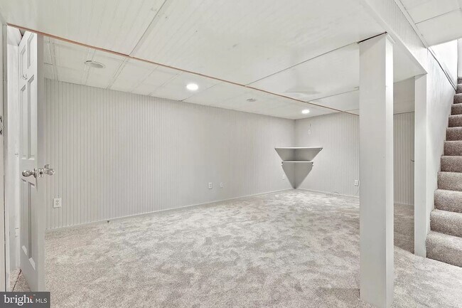 Building Photo - Picture-Perfect 2 Bedroom Home!