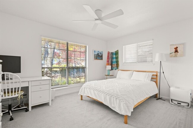 Building Photo - 12101 Carmel Park Ln