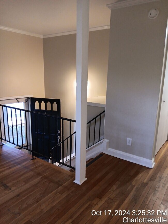 Building Photo - Spacious 5-Bedroom 2 Bath  Home in Historic Downtown Charlottesville