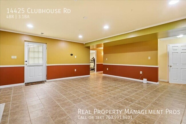 Building Photo - 14425 Clubhouse Rd