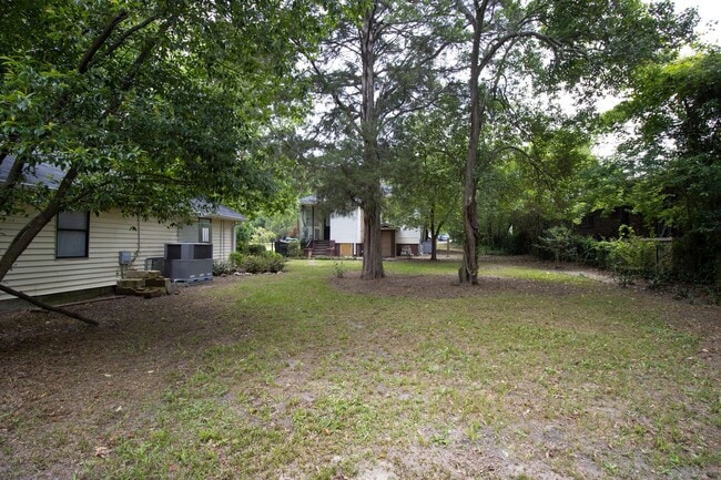 Building Photo - 1213B Suber Street – Stylish, Comfortable ...