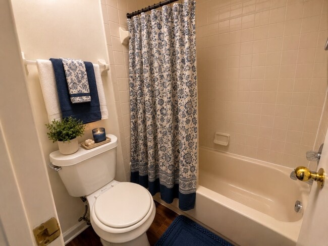 Building Photo - 2BR/2.5BA Townhome with In-Unit Laundry, Fenced Backyard, Garage, & Fireplace! Move-In Ready! Pri...