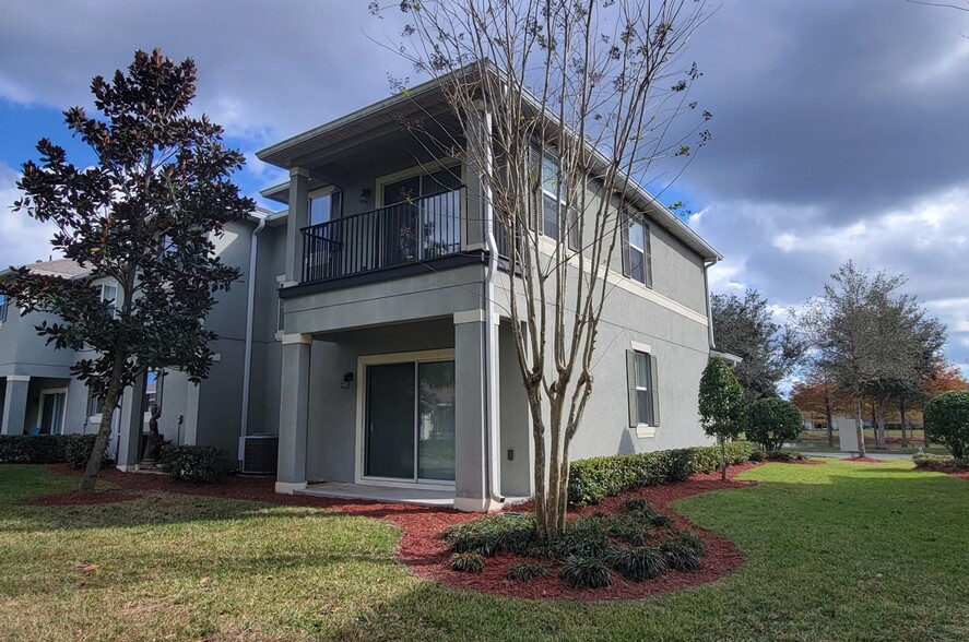 Back view of 110 Masters Lane patio and upstairs balcony - 110 Masters Ln