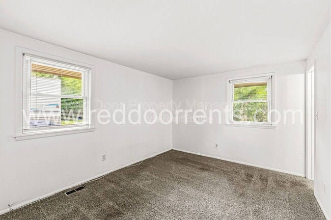 Building Photo - 9949 Ellis Dr