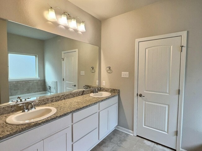 Building Photo - 4667 Teallach Way