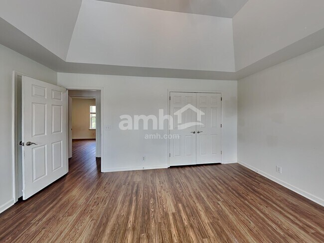 Building Photo - 524 Ryan Ave