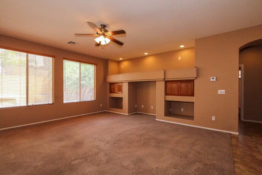 Building Photo - 10574 W Salter Dr