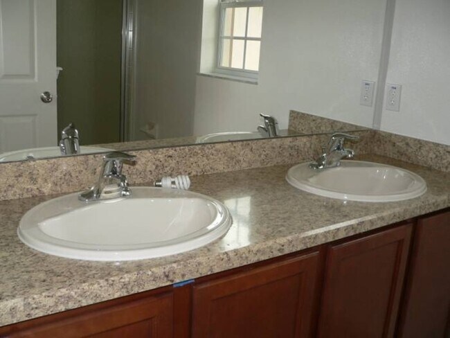 Building Photo - Bella Pointe-4044 Marina Isle Dr Kissimmee...