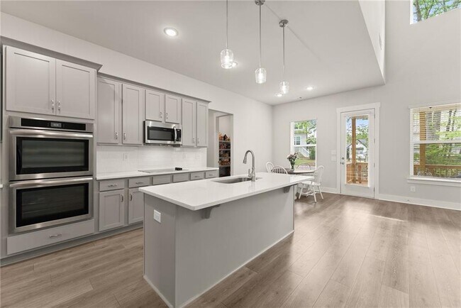 Building Photo - 5841 Woodland Park Ct