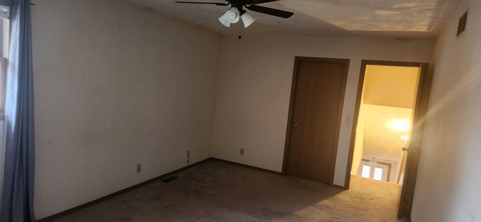 Building Photo - 403 Short St
