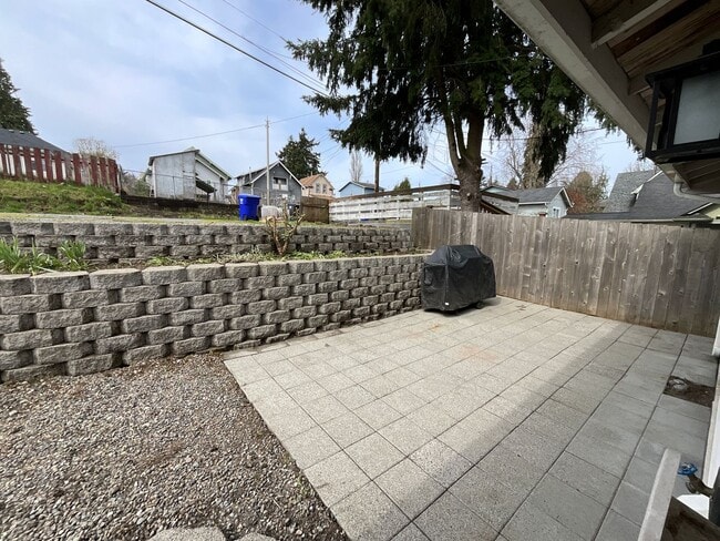 Building Photo - 3 Bedroom Home with Beautiful Upgrades in Everett