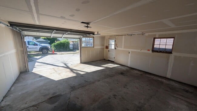 Building Photo - 2015 Bradley Ave