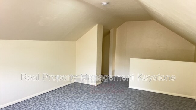 Building Photo - 305 Greenlee Rd