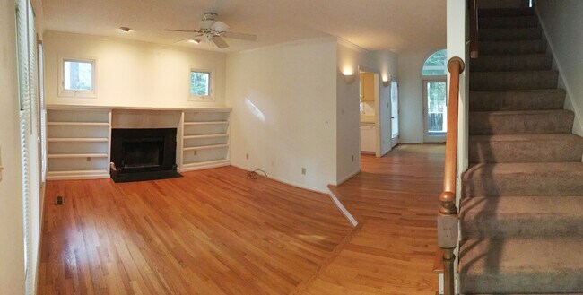 Building Photo - Inviting 3br house in Morrisville with woo...